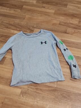 Under Armour Kids Light Gray Long Sleeve Tee with Green Accents